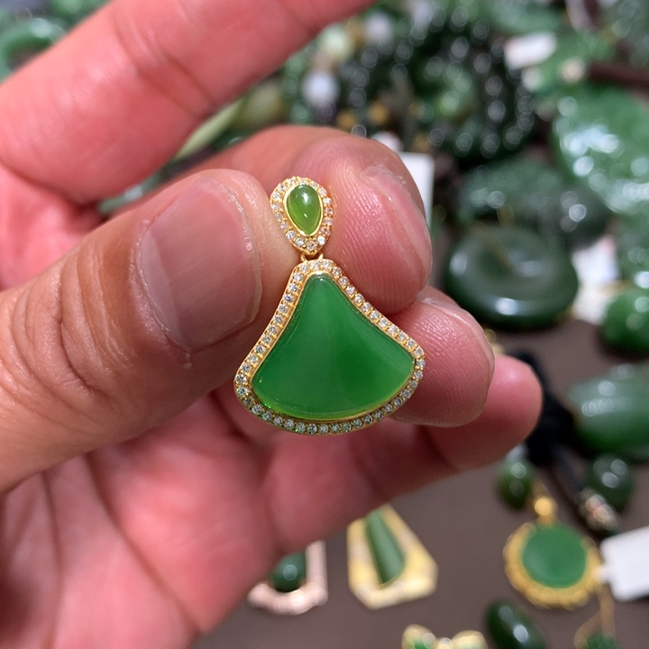 和田玉（碧玉）颈饰未镶嵌