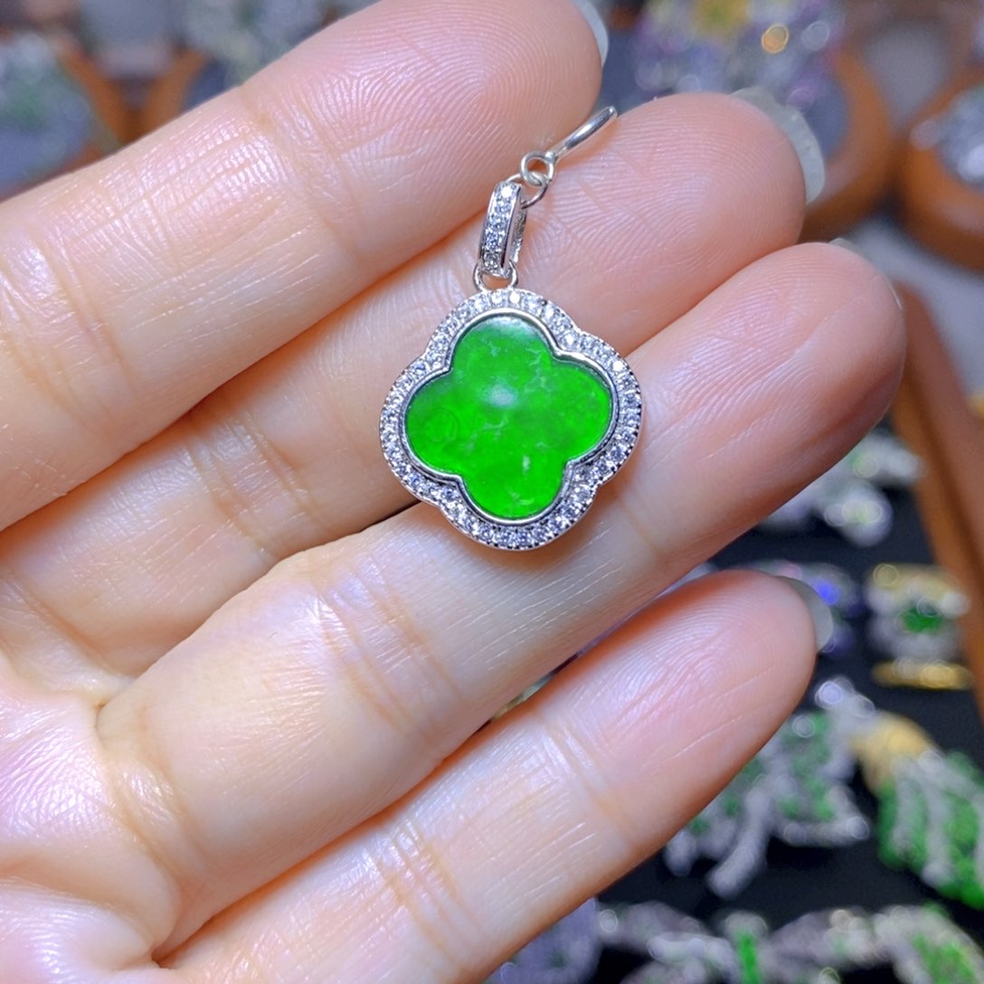 翡翠颈饰银S925镶嵌天然翡翠