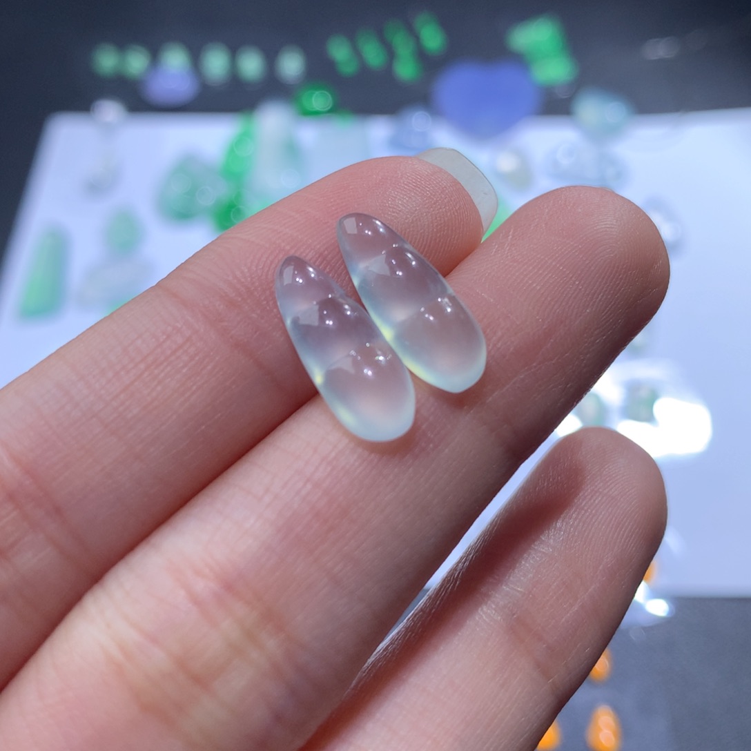 翡翠颈饰未镶嵌14.6 5.9 4.0