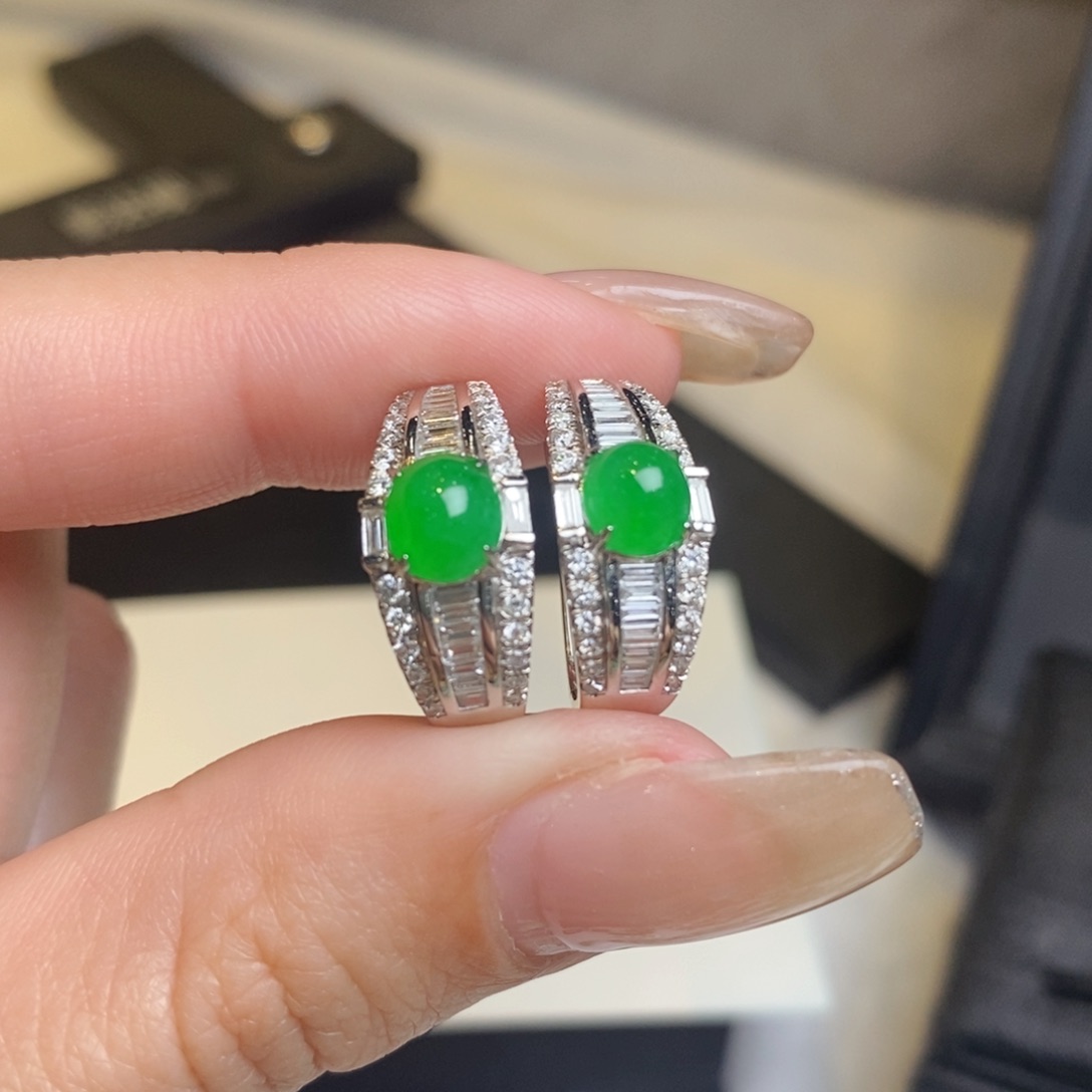 翡翠耳饰18K金镶嵌蛋面