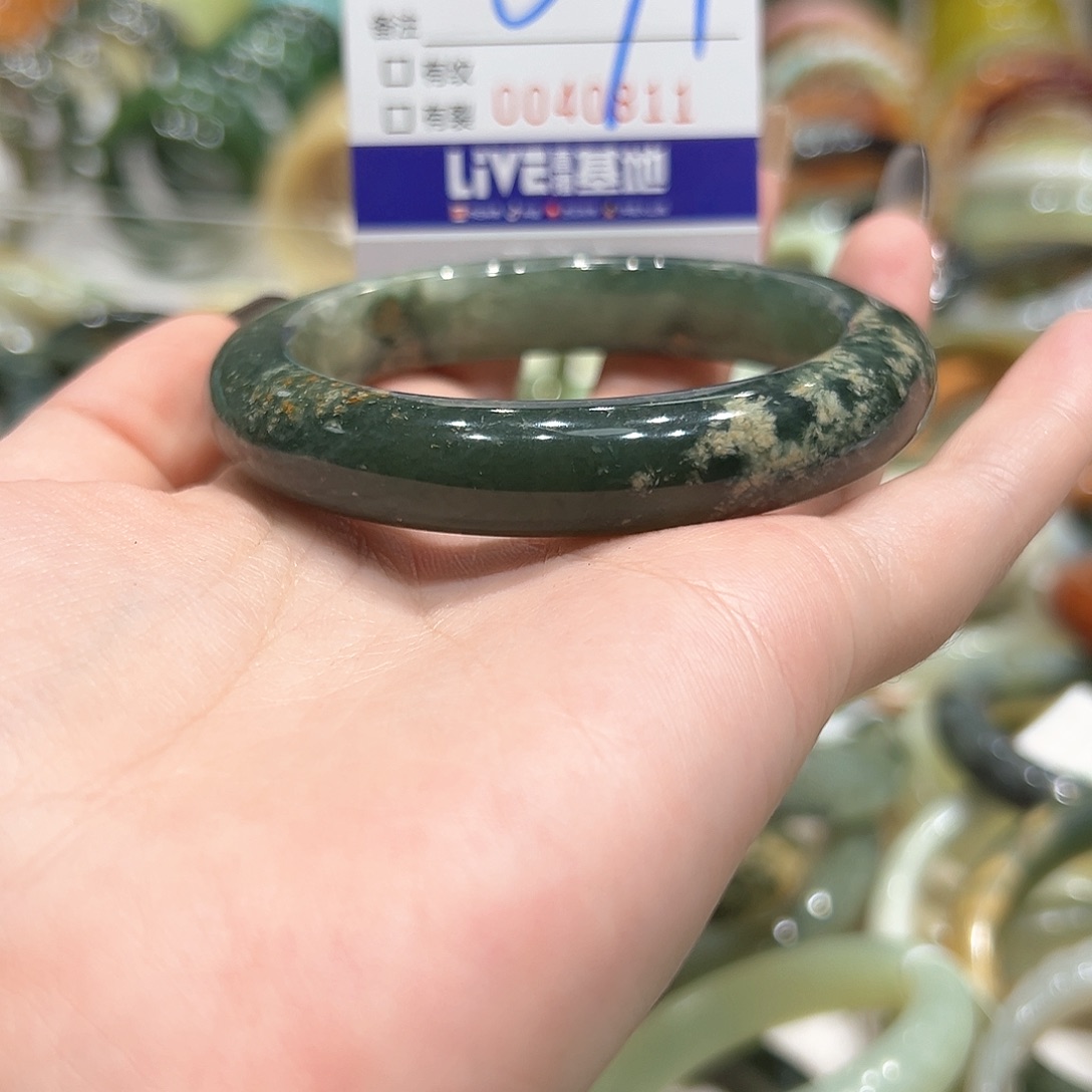 蛇纹石玉手镯未镶嵌