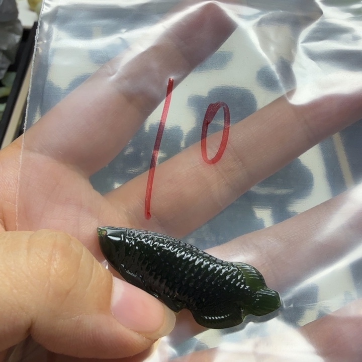 透闪石-蛇纹石玉吊坠未镶嵌