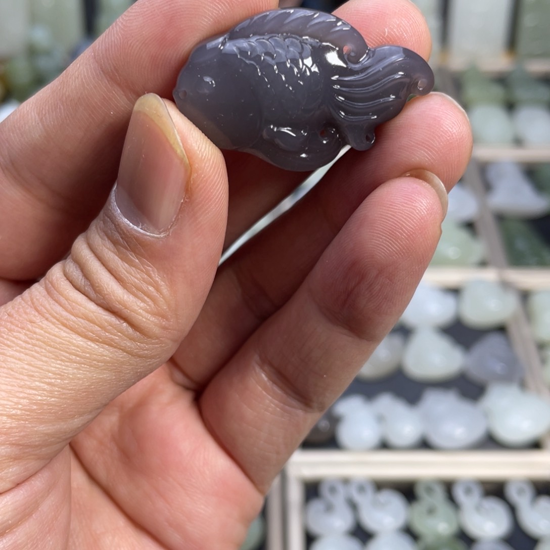 和田玉颈饰未镶嵌锦鲤