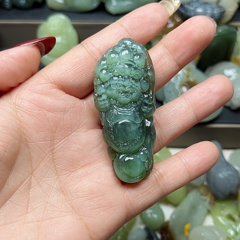 和田玉未镶嵌颈饰龍**神
