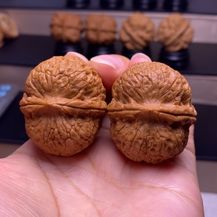 文玩核桃把件金钱蟒元宝10