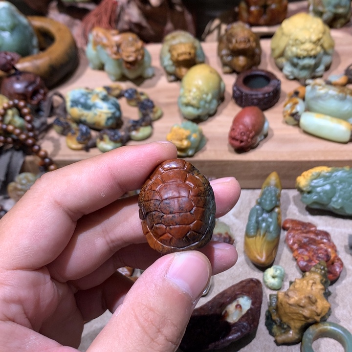 未镶嵌岫岩河磨玉（透闪石质玉）挂件