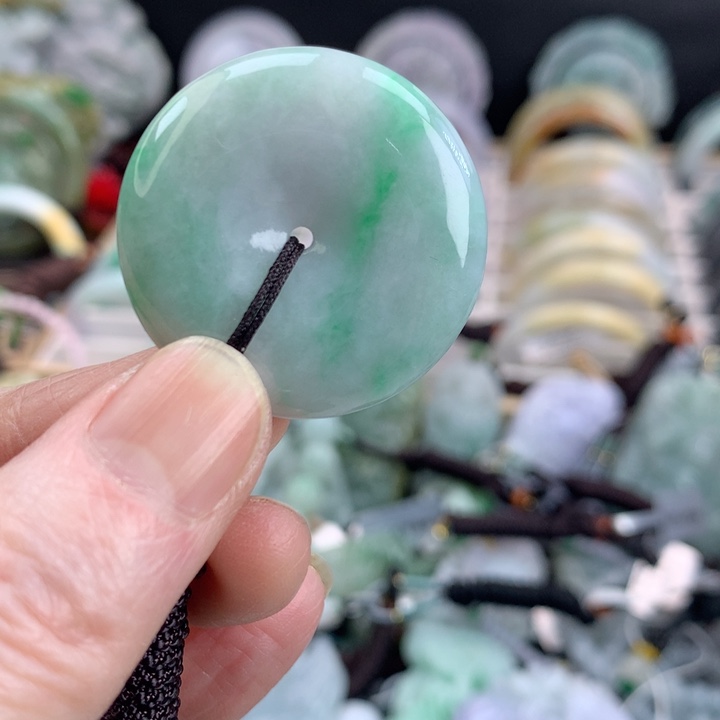 翡翠颈饰未镶嵌吊坠