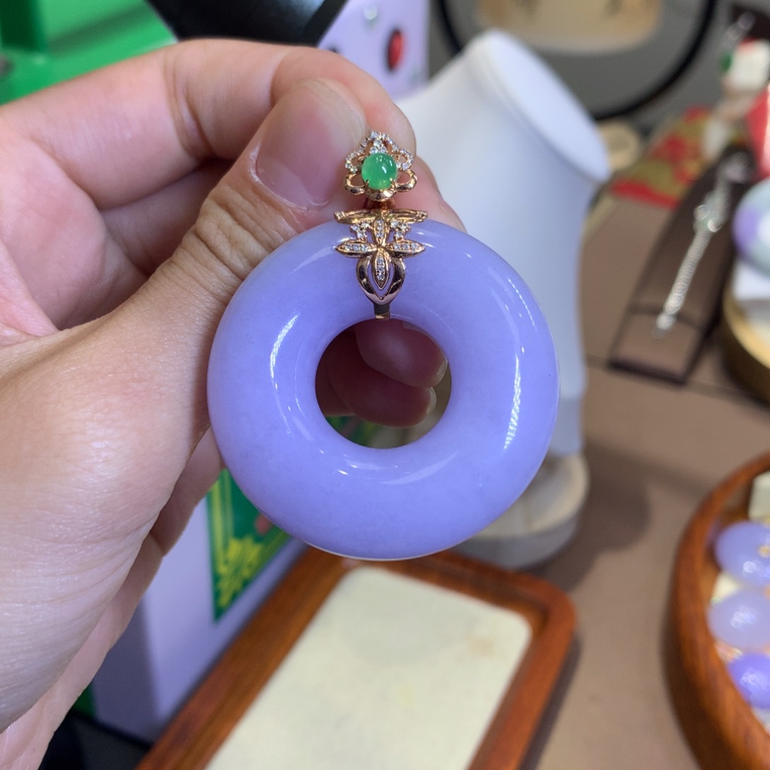 翡翠18K金镶嵌颈饰翡翠