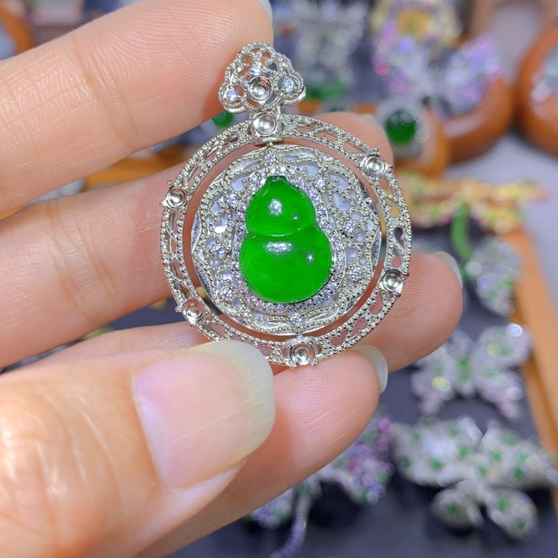 翡翠颈饰银S925镶嵌天然翡翠