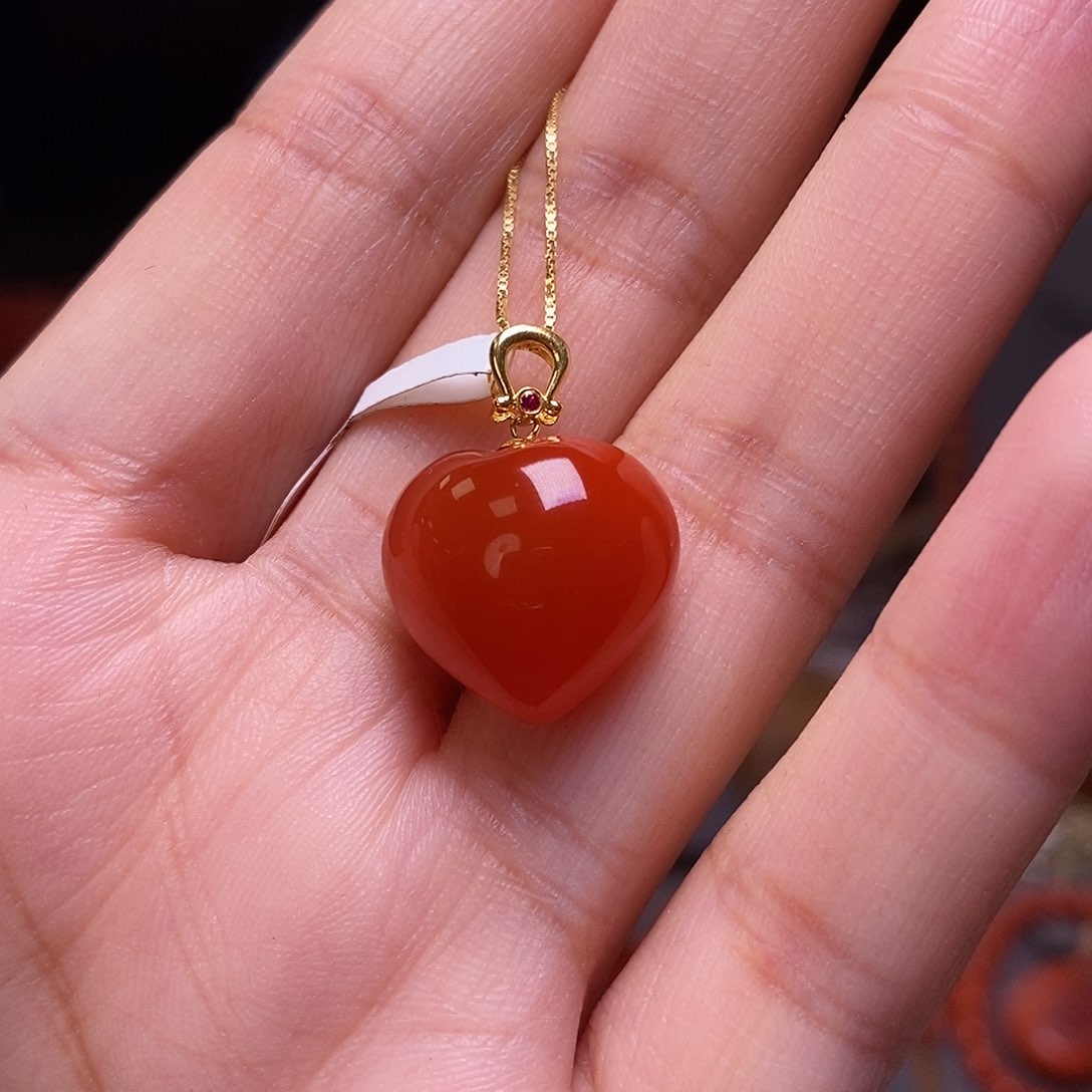 南红玛瑙吊坠18K金镶嵌