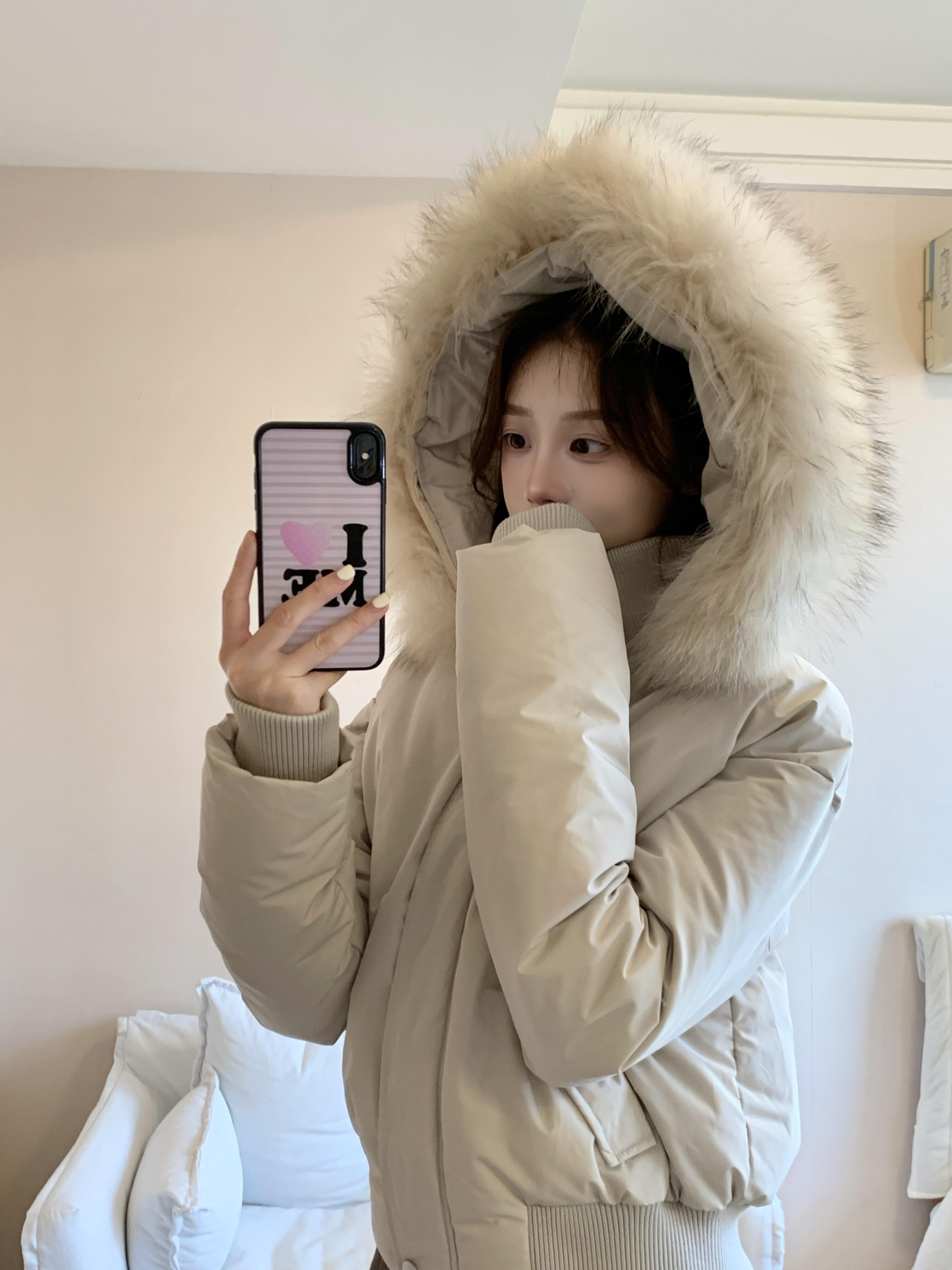 Ayxora现货！ 狐狸毛领短款微缎光羽绒服冬季新款显高显瘦连帽外套