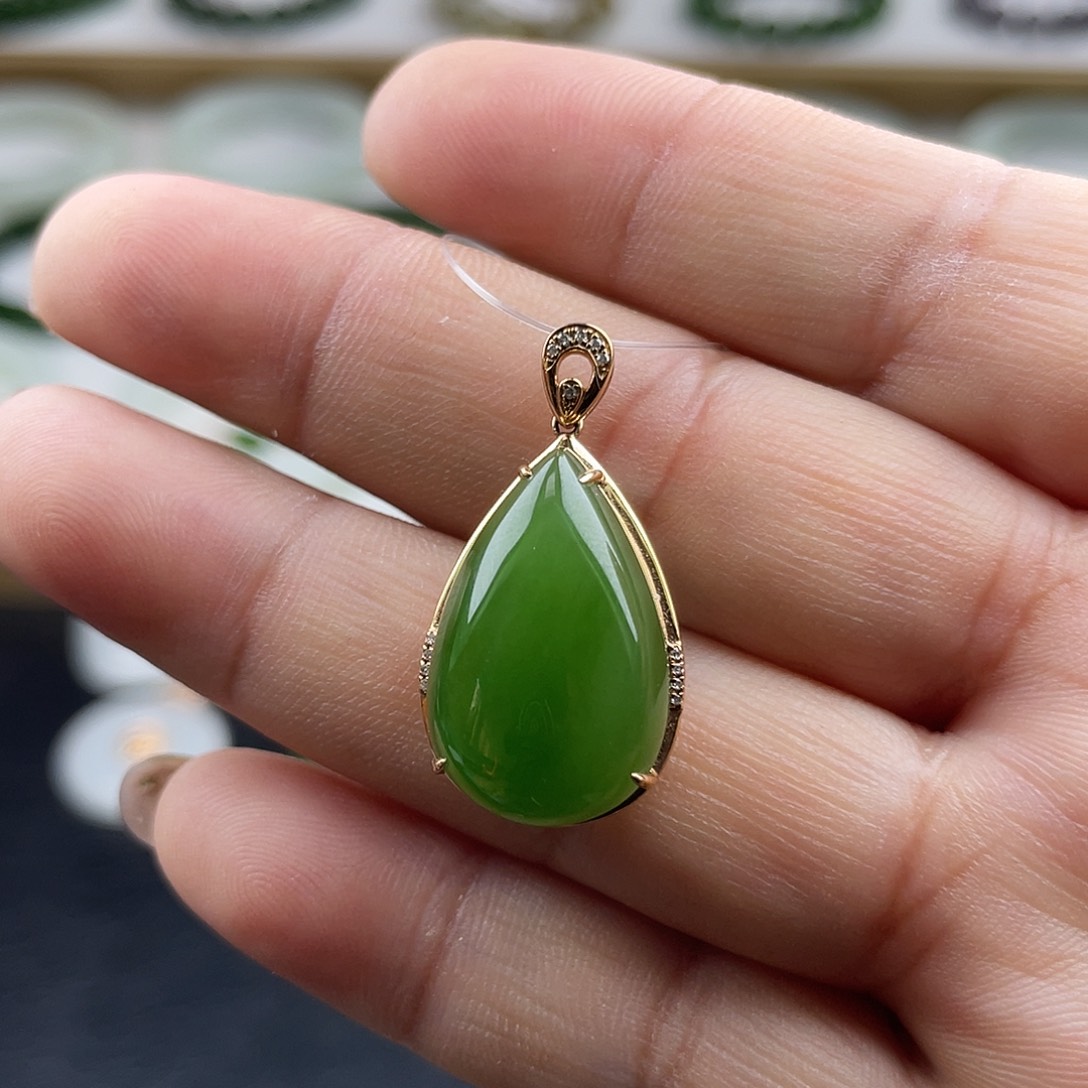 和田玉（碧玉）颈饰18K金镶嵌