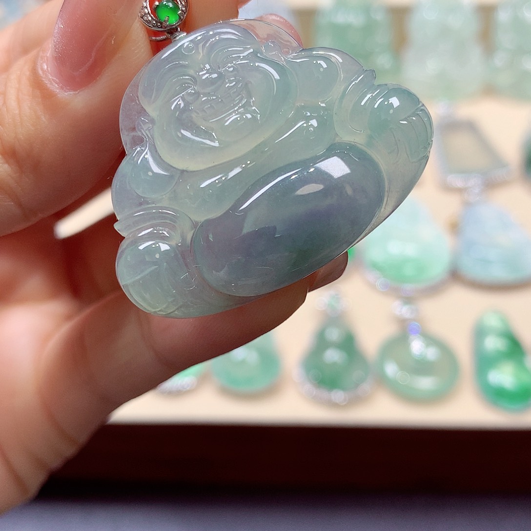 翡翠18K金镶嵌颈饰愉****梓翡翠