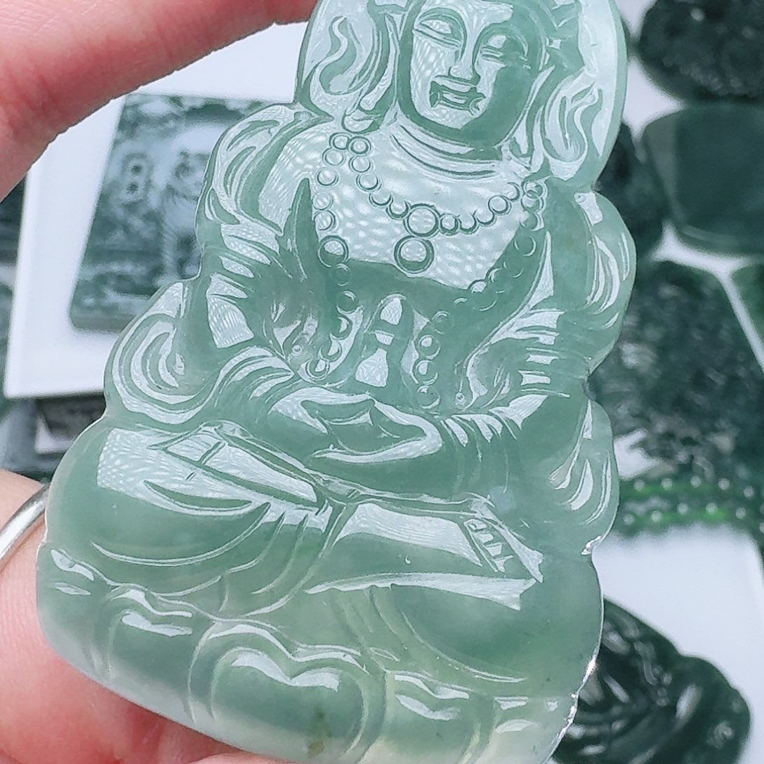 翡翠未镶嵌颈饰天然的A货翡翠多样性发其一 