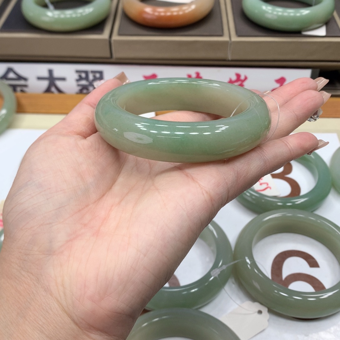 石英质玉未镶嵌手镯A****肺