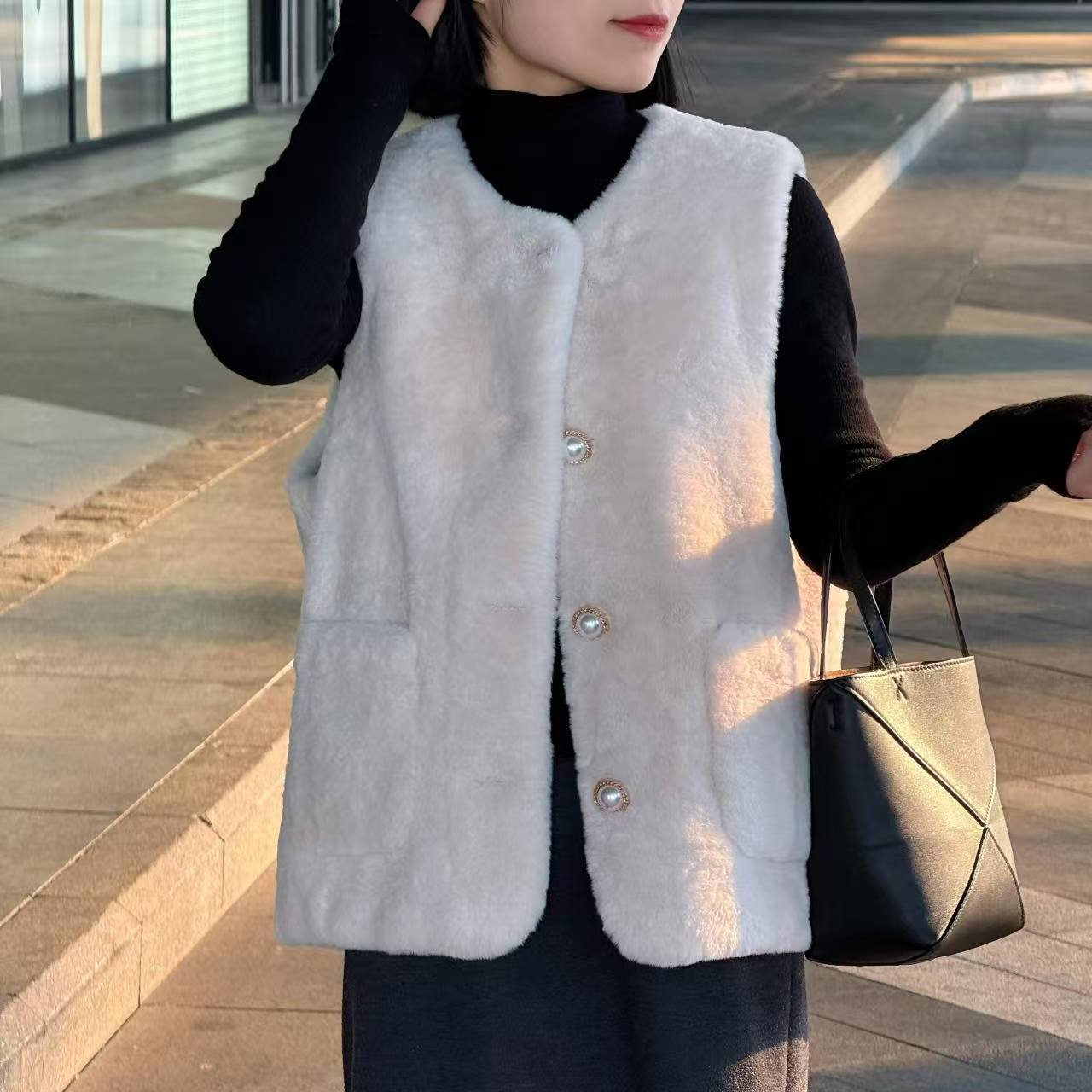 240333海宁气质百搭女士秋冬女款毛毛马甲每人限购一件