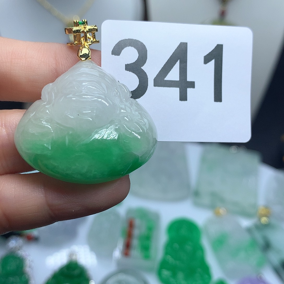 翡翠吊坠(赠链)未镶嵌