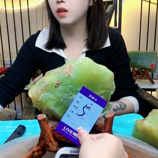 【闪购商品】未镶嵌蛇纹石玉原石什**辑