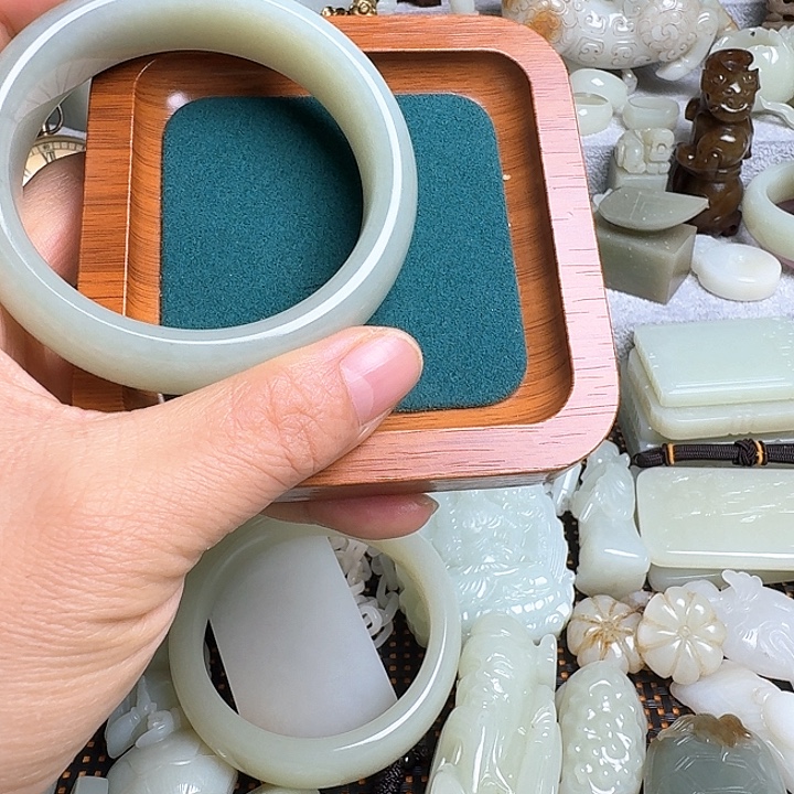 高***歌瓷片新号开播瓷盘一件