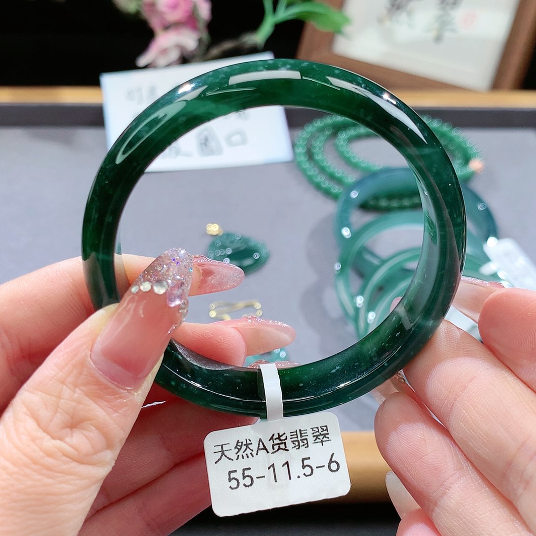 翡翠手镯（圆镯）未镶嵌