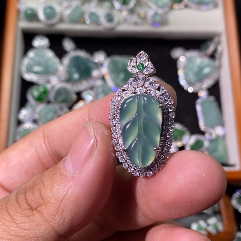 【闪购商品】翡翠颈饰未镶嵌天然