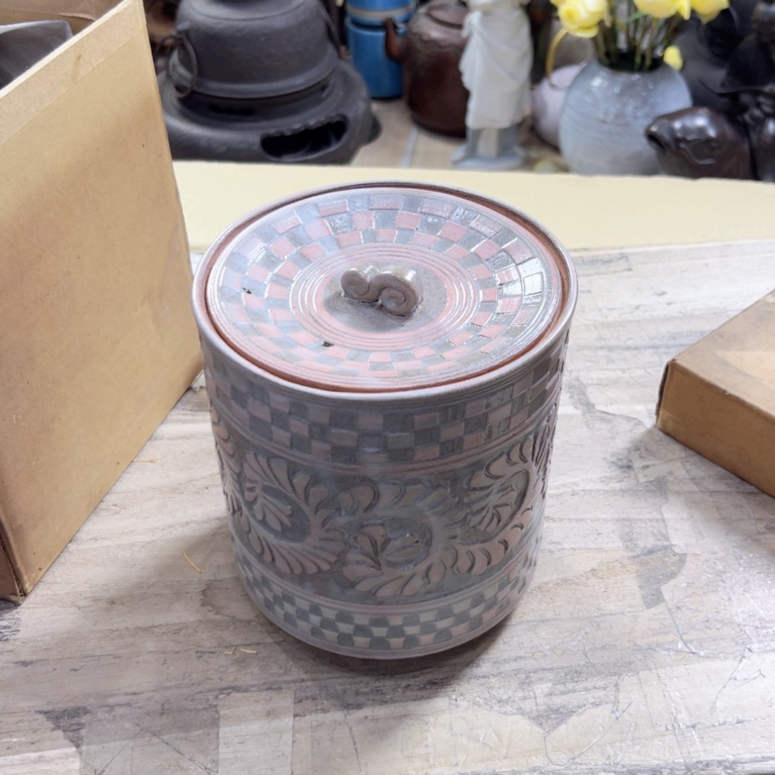 瓷片陶瓷和金属表面上产生