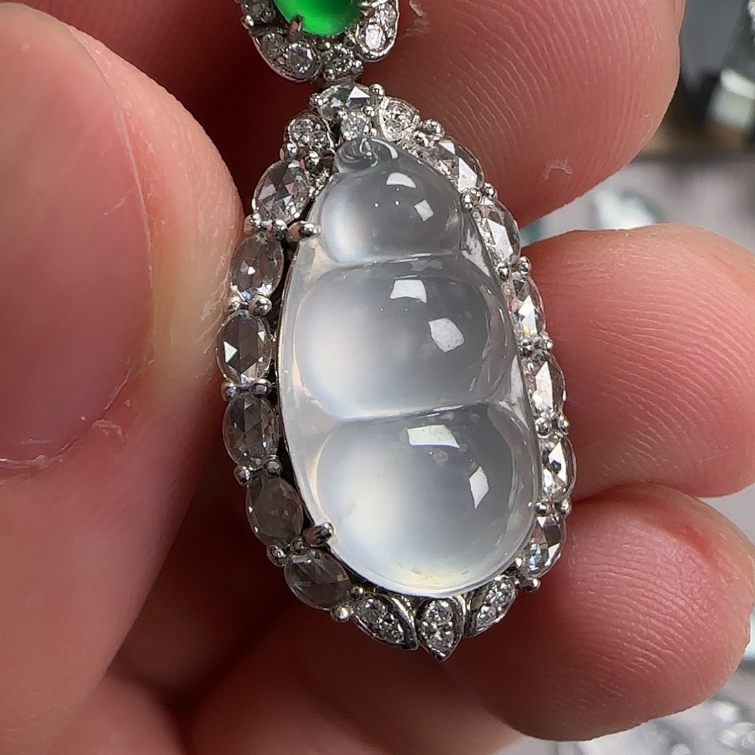 翡翠未镶嵌颈饰   