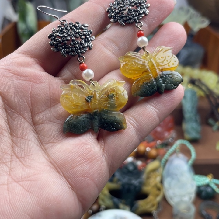 蛇纹石玉未镶嵌耳饰