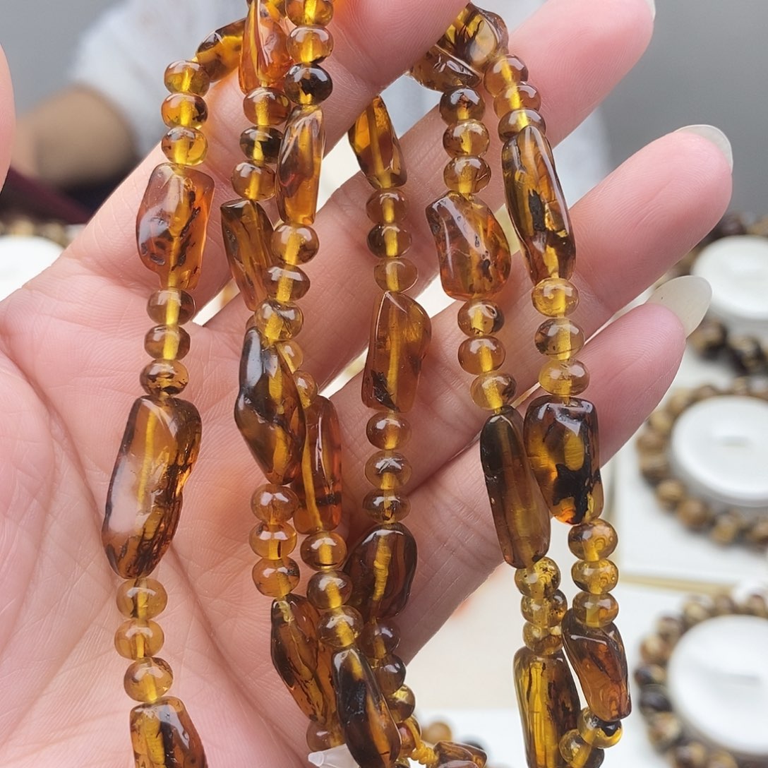 琥珀未镶嵌裸石琥珀