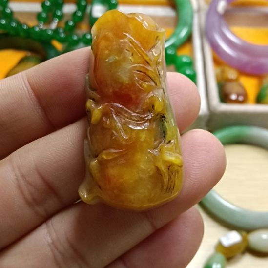 翡翠颈饰未镶嵌翡翠