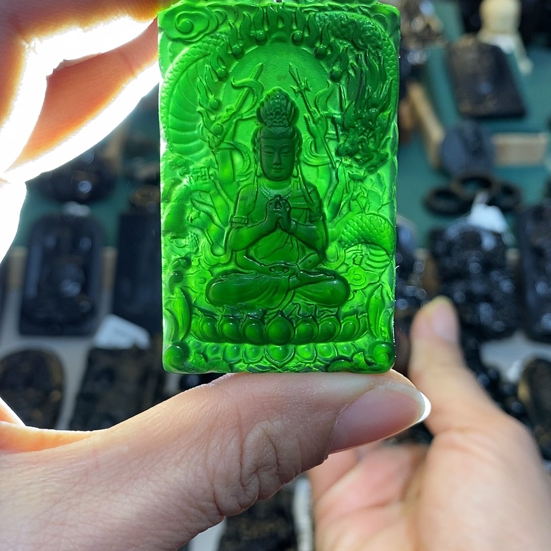 蛇纹石玉颈饰未镶嵌