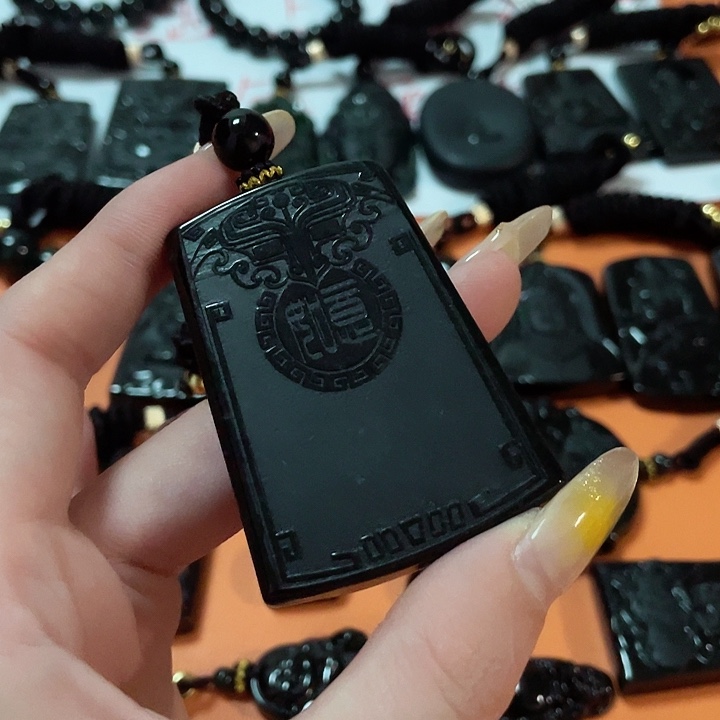 翡翠颈饰未镶嵌你*哥