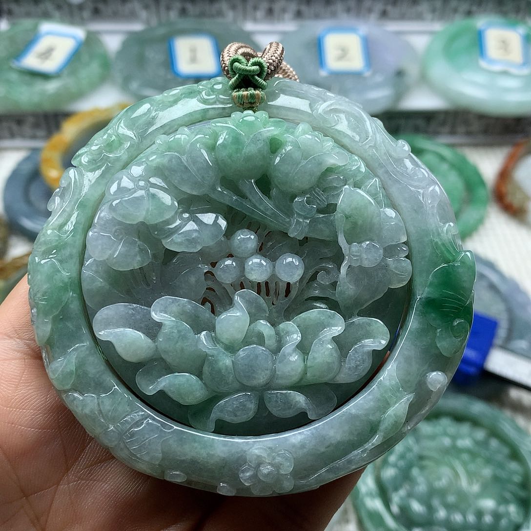 翡翠手镯未镶嵌小*复古风格