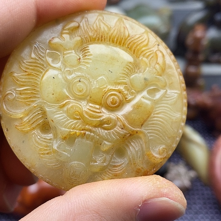 未镶嵌蛇纹石玉颈饰