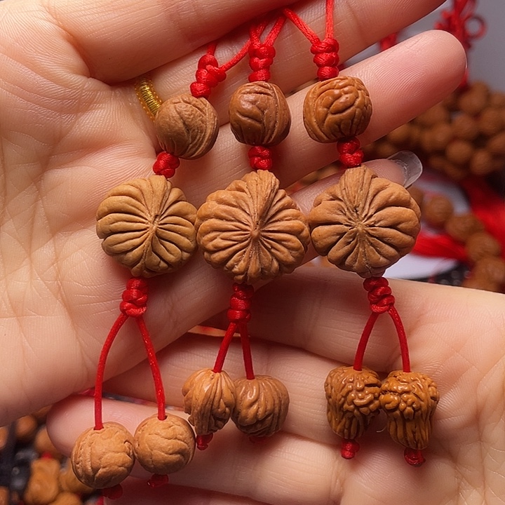 木质类龙纹桃枭挂件