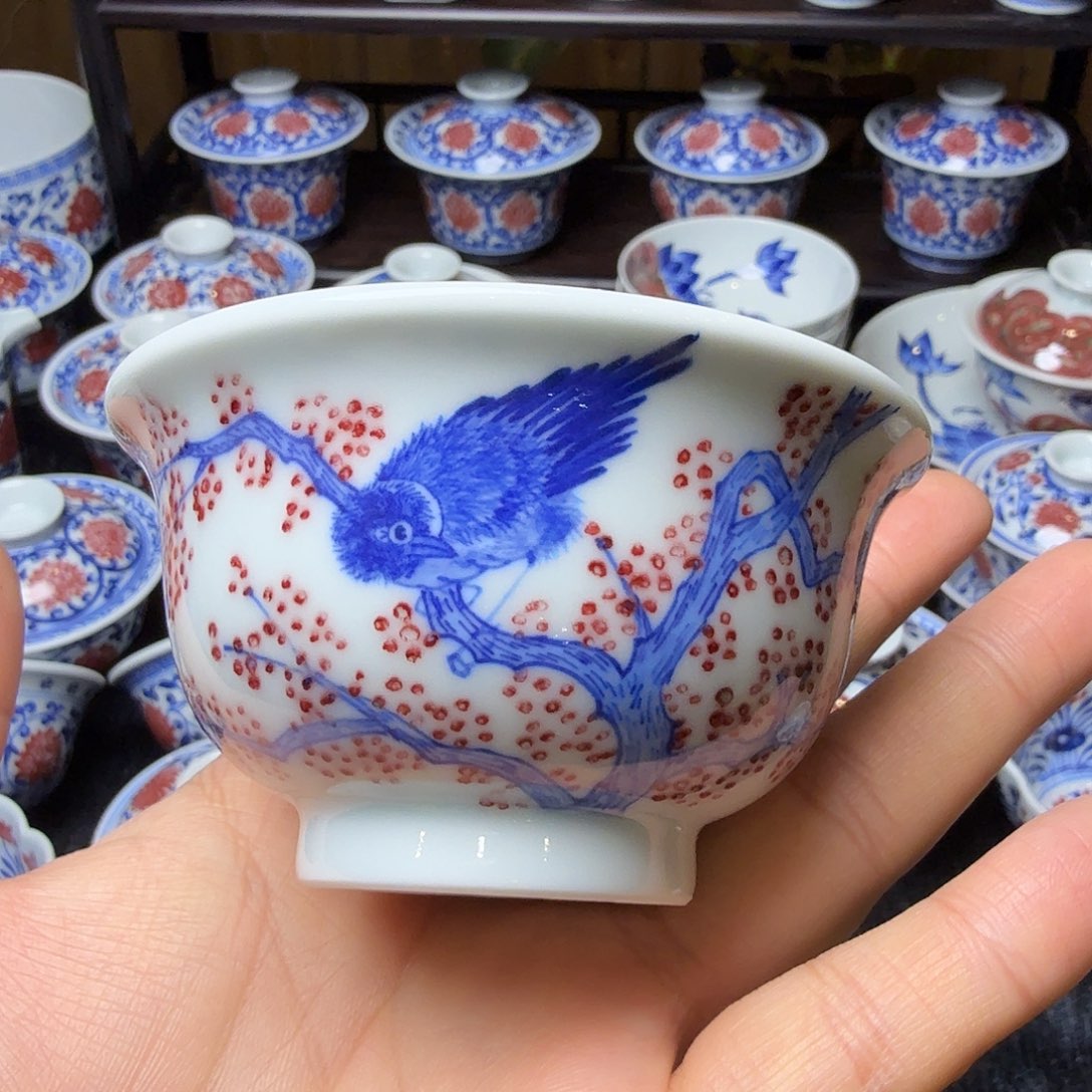 青花釉里红压手杯活动款