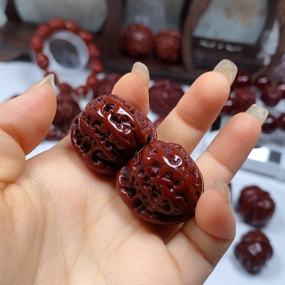 吊坠橄榄核定*珠白狮子