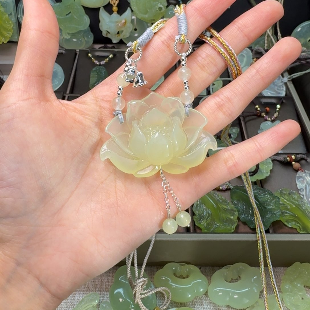 蛇纹石玉颈饰未镶嵌