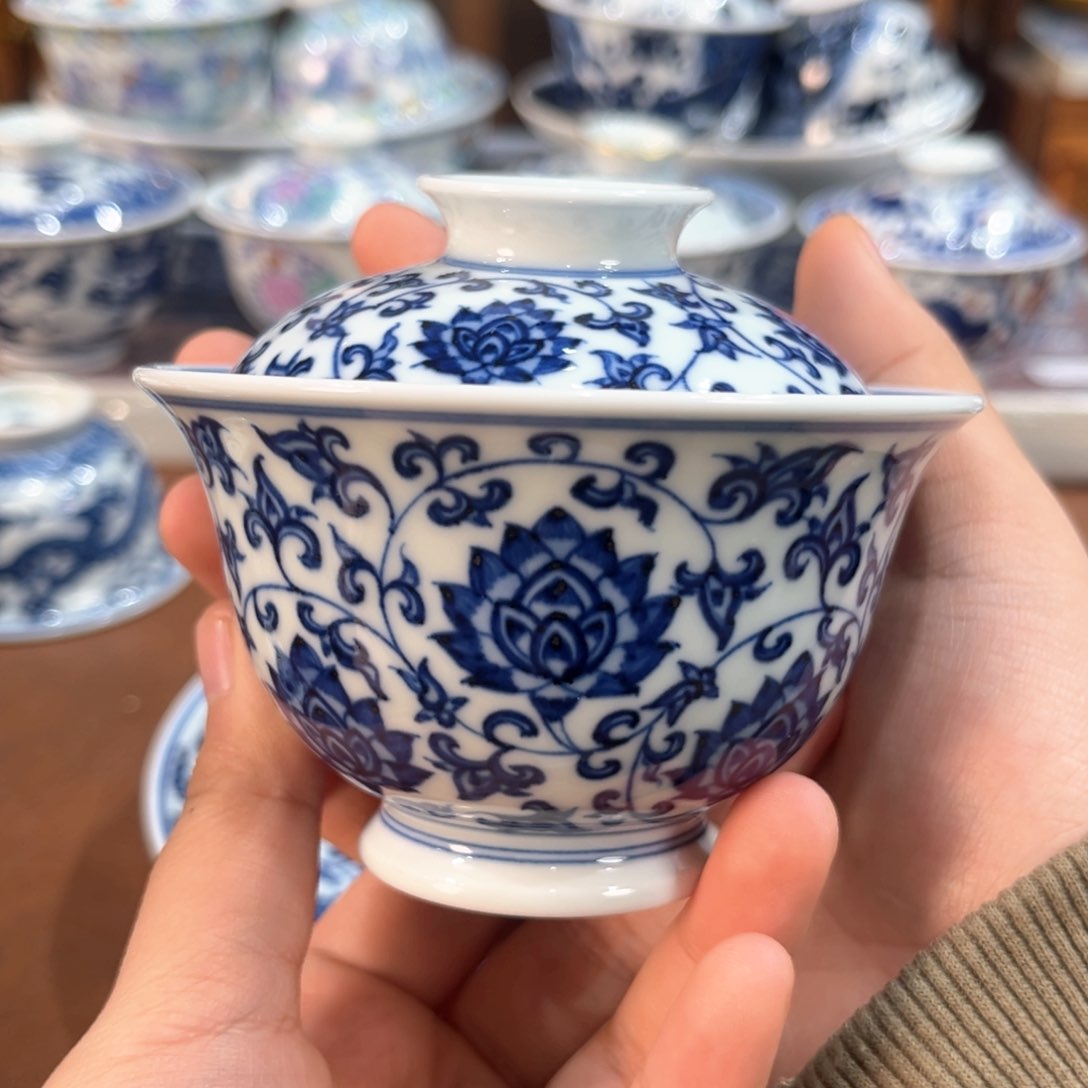 手工手绘柴窑青花缠枝莲盖碗
