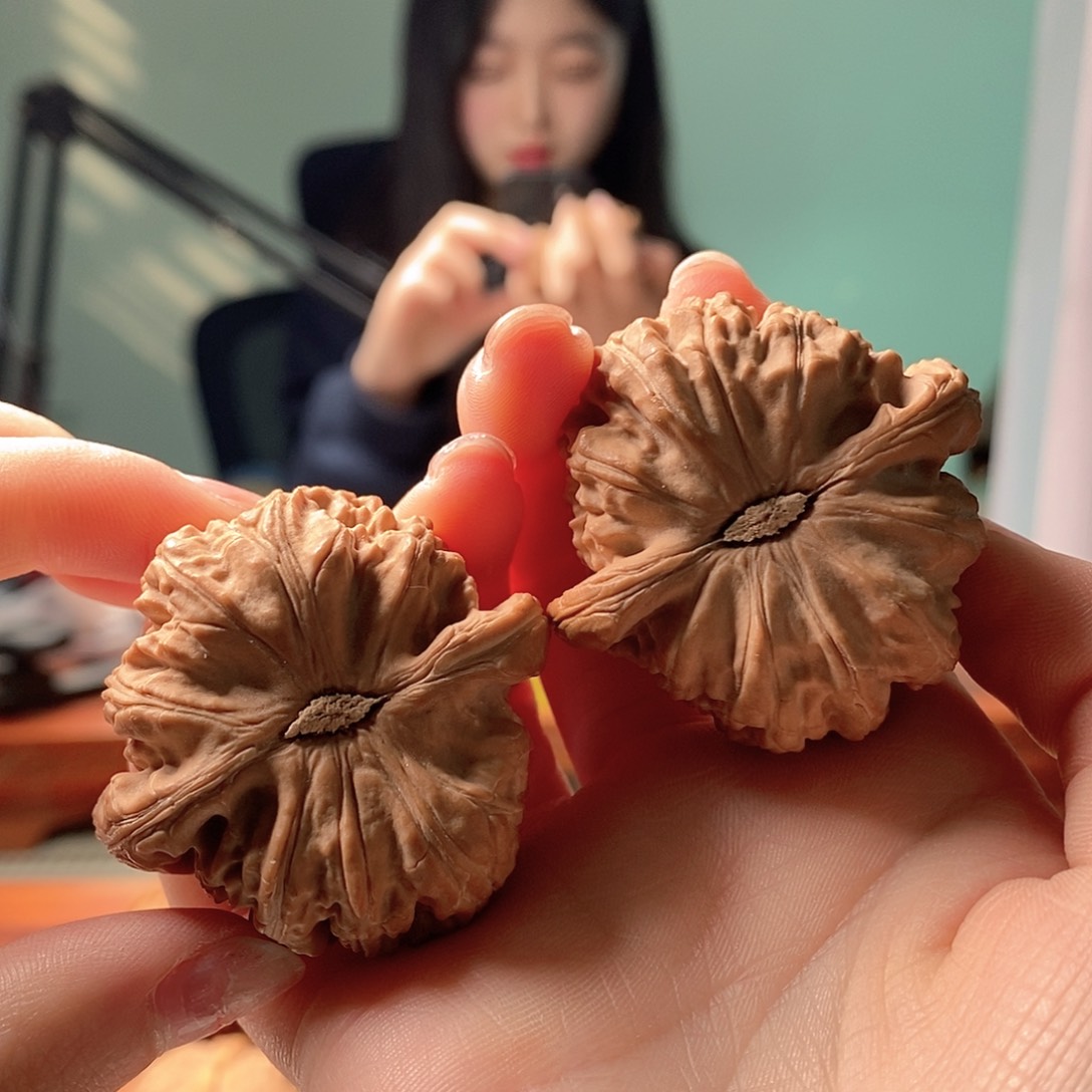 文玩核桃吊坠44白狮子