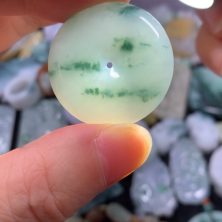 翡翠未镶嵌颈饰平安扣