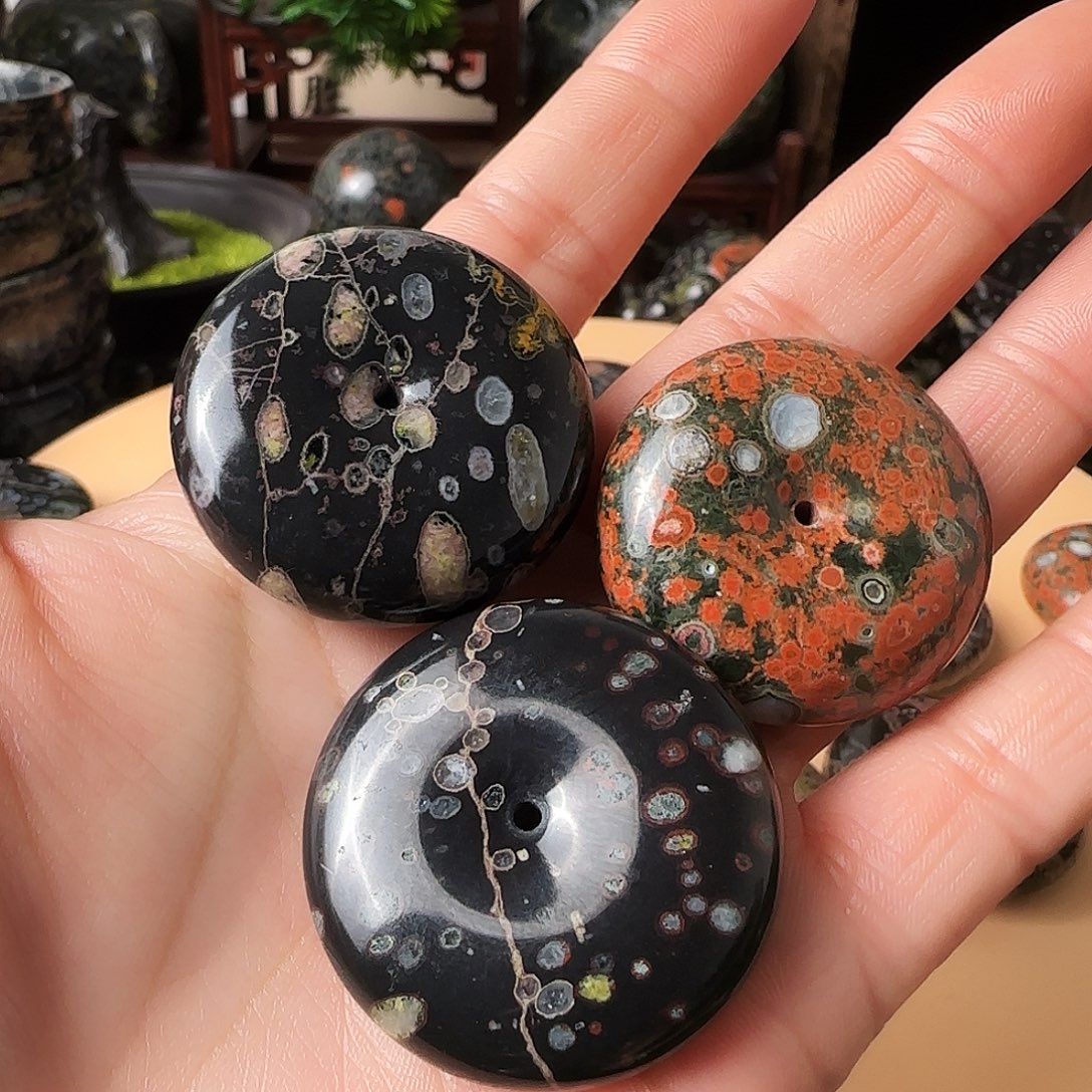 A***7梅花玉精美平安扣