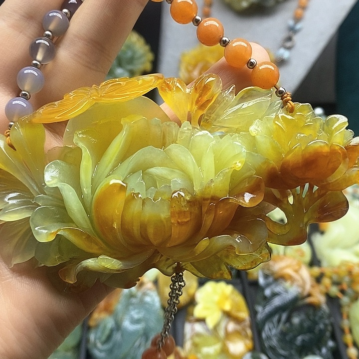 蛇纹石玉挂件未镶嵌