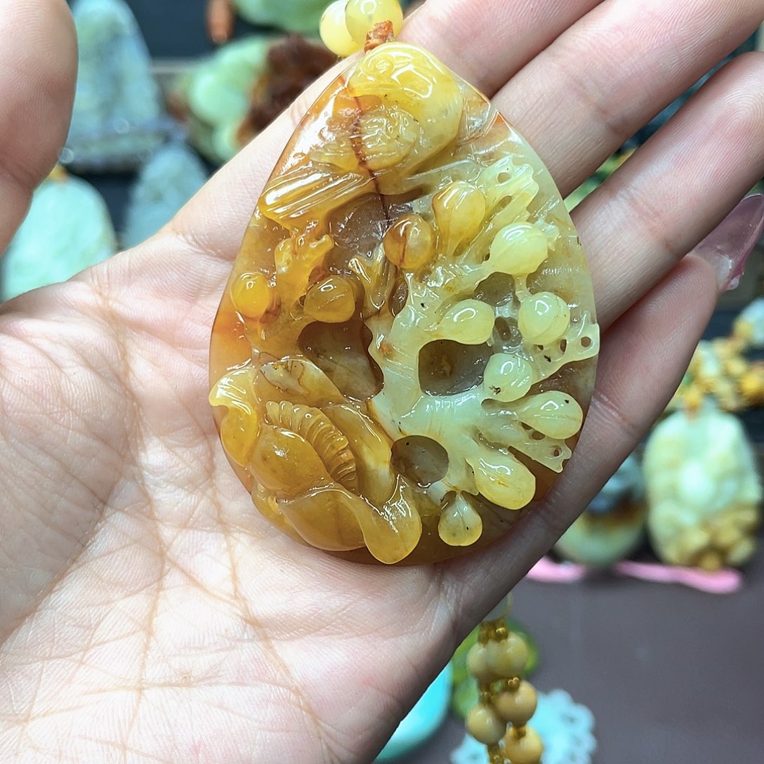 蛇纹石玉挂件未镶嵌