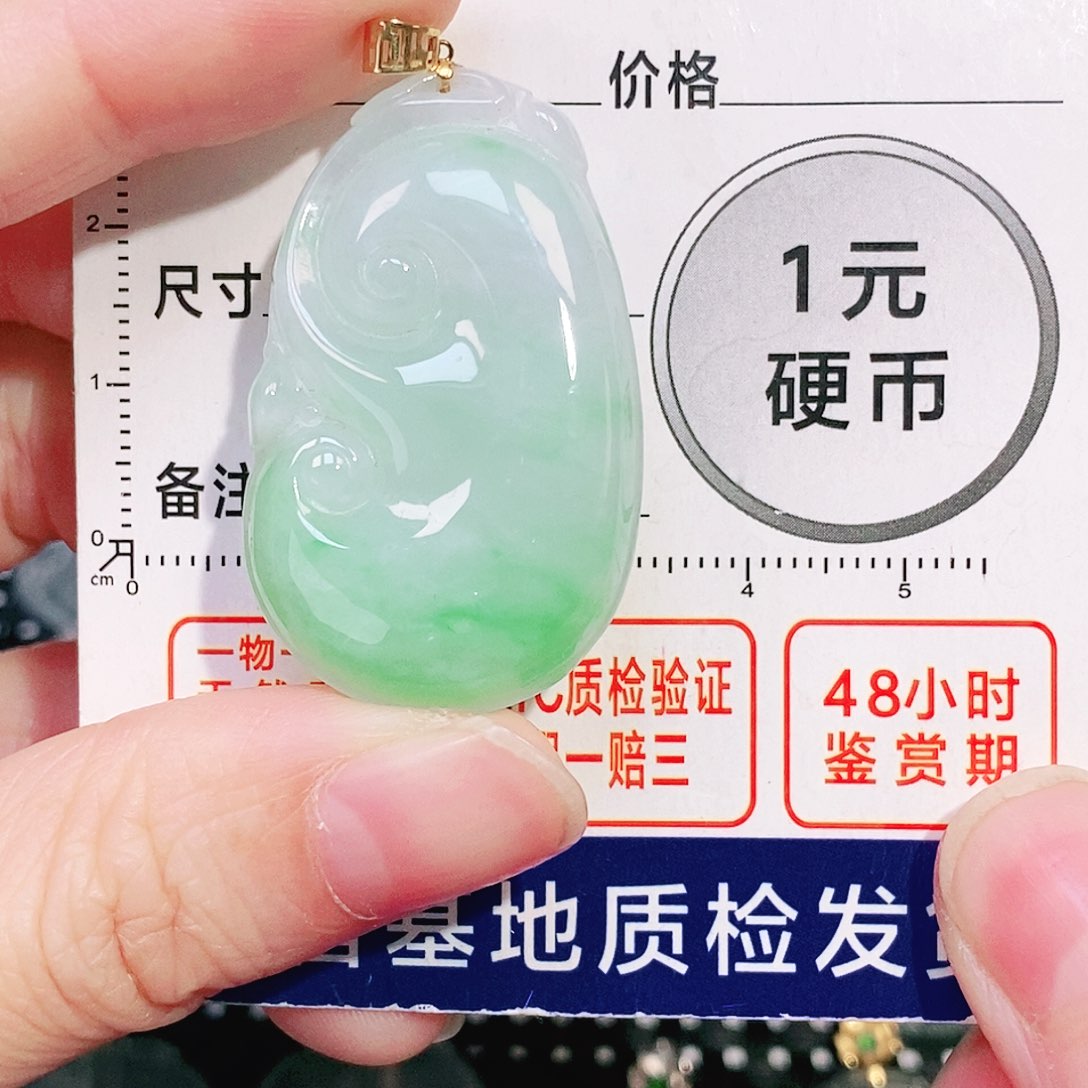翡翠18K金镶嵌颈饰