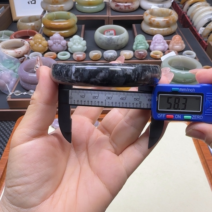 石英岩玉未镶嵌手镯