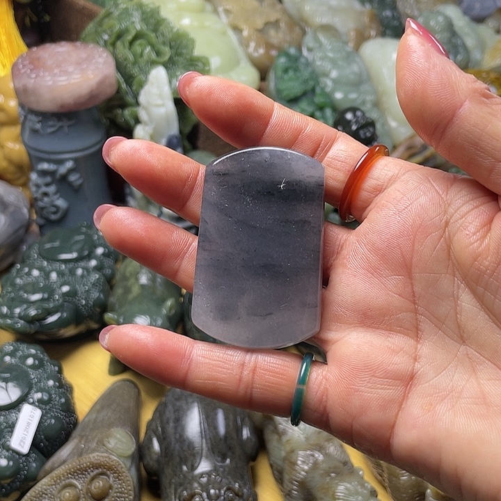 透闪石质玉未镶嵌颈饰