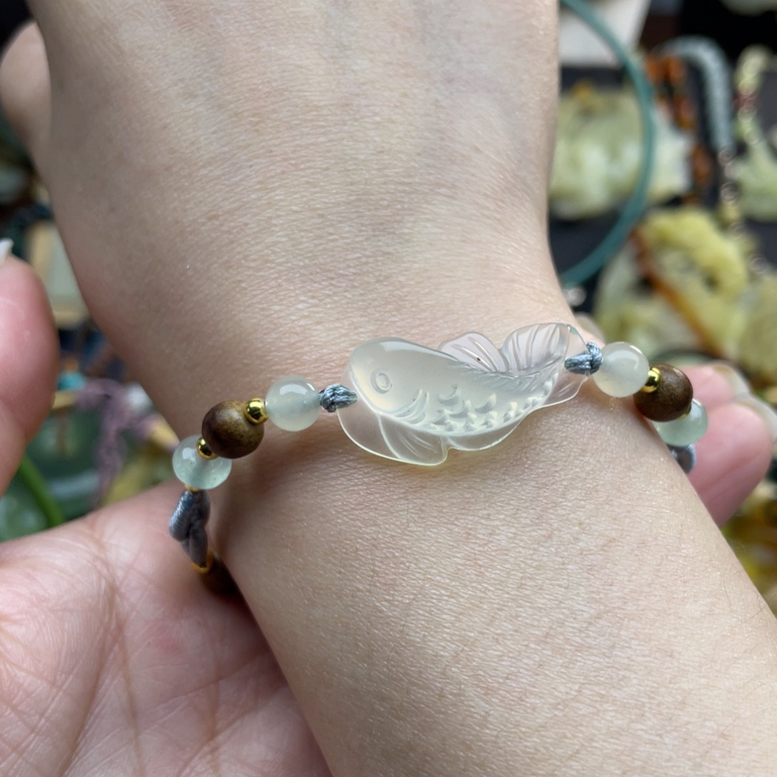 蛇纹石玉颈饰未镶嵌