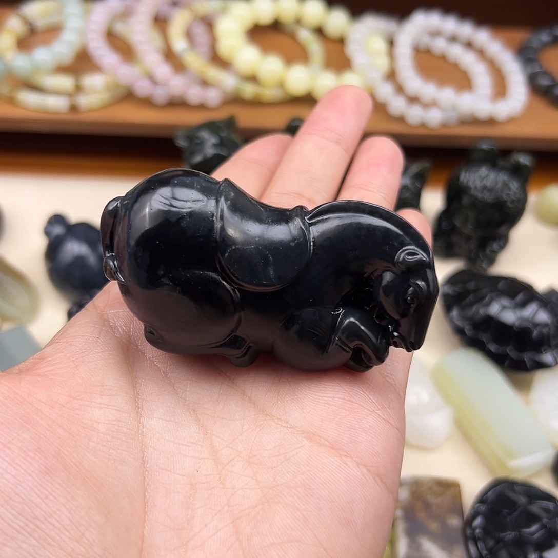 知***乐和田玉未镶嵌颈饰