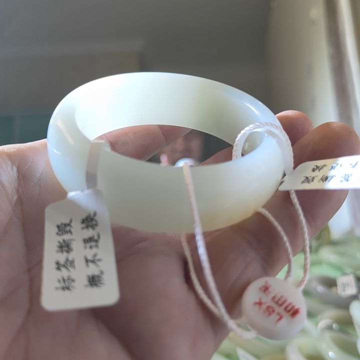 懒***想和田玉未镶嵌手镯